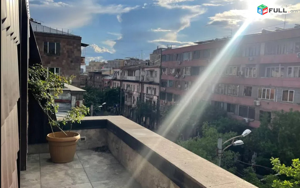 LA08343 Վարձով 3 սենյականոց բնակարան  Նալբանդյան, Թումանյան փողոց 