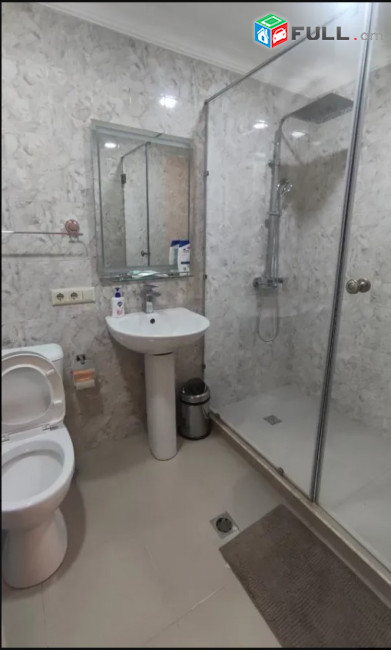 LA08388 Օրավարձով 4 սենյականոց բնակարան Ամիրյան փողոց , նորակառույց շենք