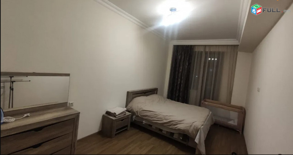 LA08388 Օրավարձով 4 սենյականոց բնակարան Ամիրյան փողոց , նորակառույց շենք