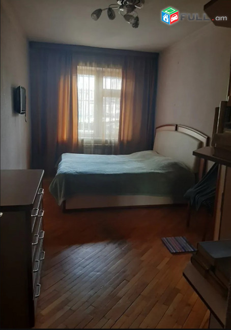 LA08403 Վարձով 4 սենյականոց բնակարան Արցախի փողոց
