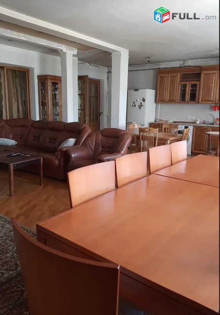 LA08403 Վարձով 4 սենյականոց բնակարան Արցախի փողոց