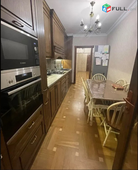 LA08408 Վարձով 3 սենյականոց բնակարան Պարոնյան փողոցում 