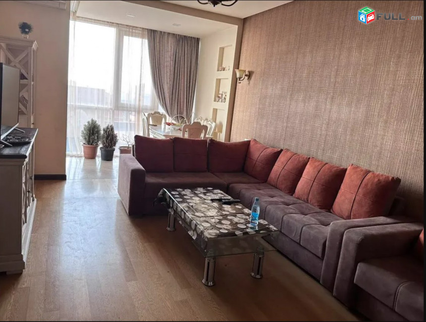 LA08463 Վարձով 3 սենյականոց բնակարան Նաիրի Զարյան փողոց , նորակառույց շենքում 