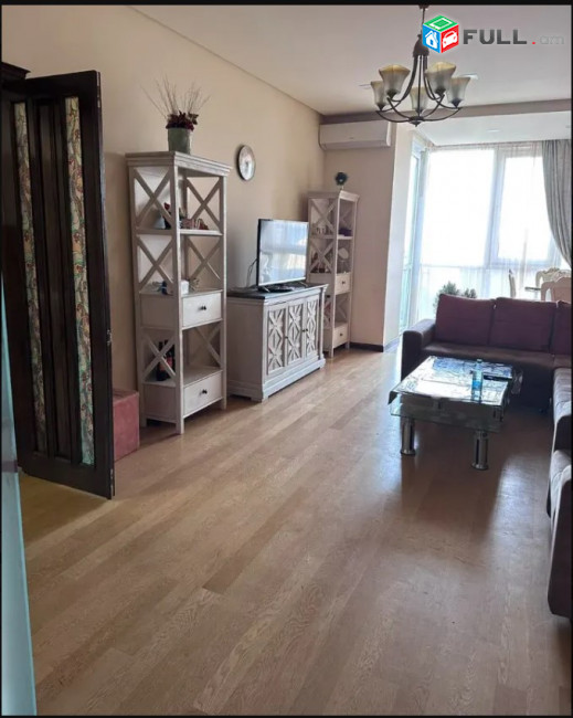 LA08463 Վարձով 3 սենյականոց բնակարան Նաիրի Զարյան փողոց , նորակառույց շենքում 