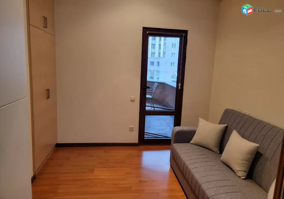 LA08479 Վարձով 3 սենյականոց բնակարան Հյուսիսային պողոտա, նորակառույց շենքում 