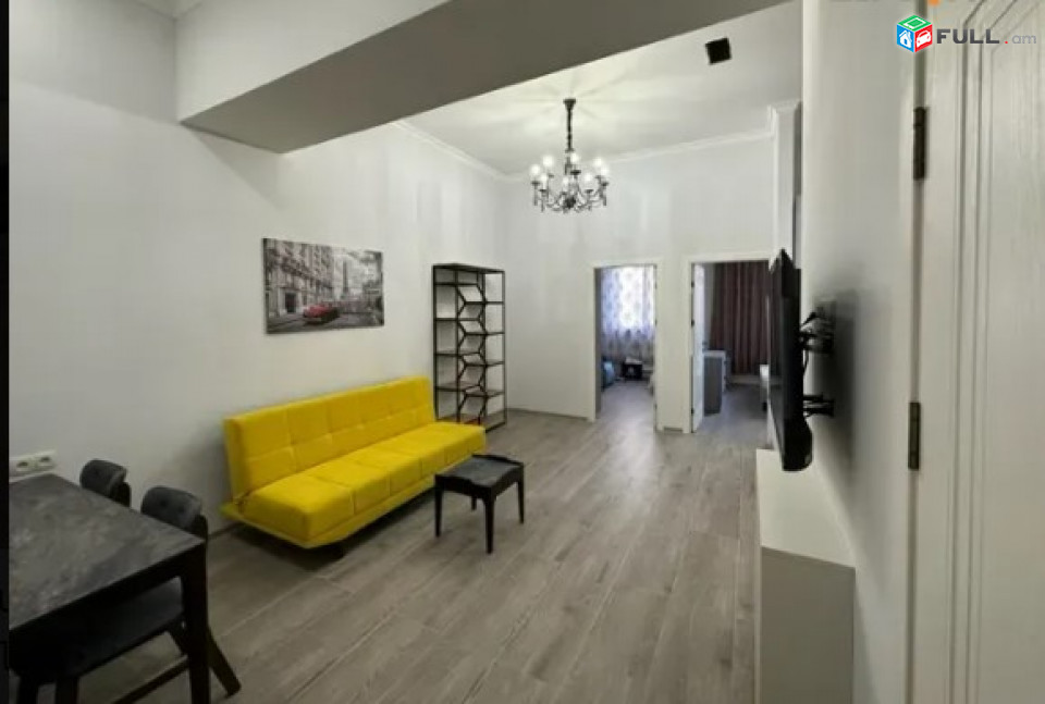LA08541 Վարձով 3 սենյականոց բնակարան Հանրապետության փողոց,  նորակառույց շենքում