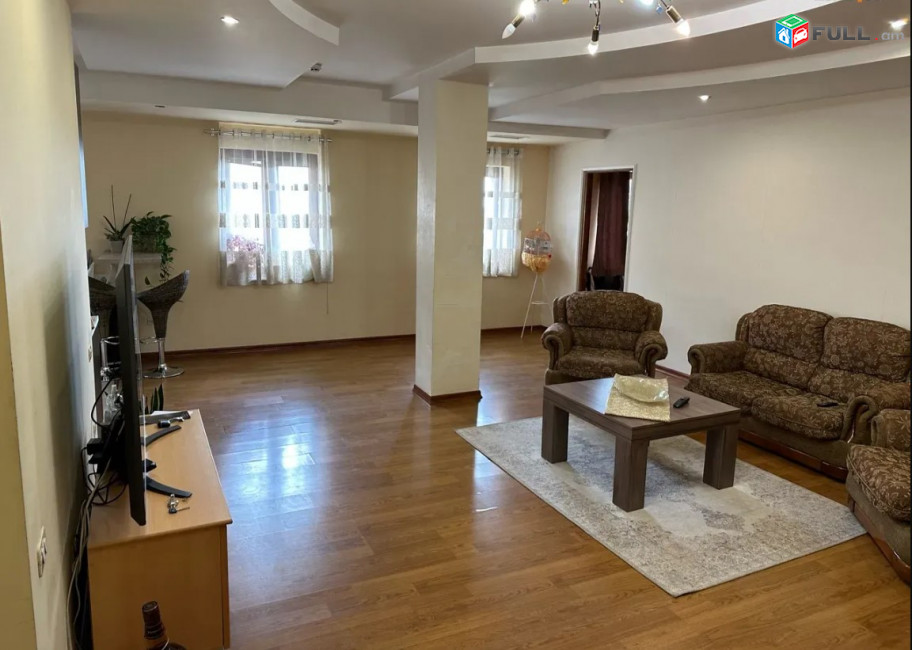LA08555 Վարձով 3 սենյականոց բնակարան Աբովյան փողոց , նորակառույց շենք