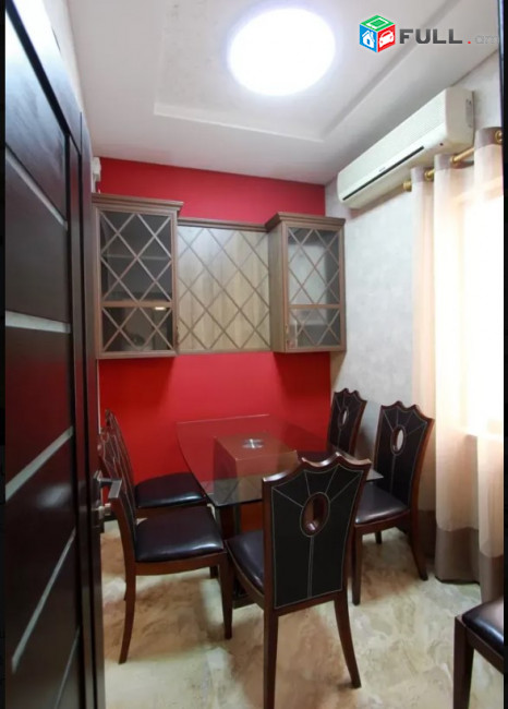 LA08565 Օրավարձով 3 սենյականոց բնակարան Սայաթ-Նովայի պողոտայում