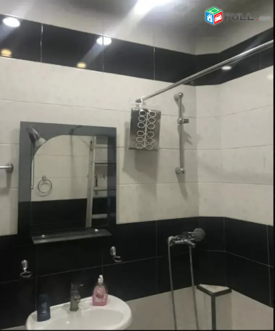 LA08575 Վարձով 2 սենյականոց բնակարան Բագրատունյաց փողոցում, 3 րդ մաս