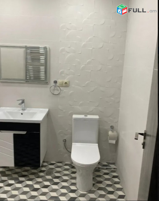 LA08576 Վարձով 4 սենյականոց բնակարան Արամ Խաչատրյանի փողոց ,  նորակառույց շենքում 