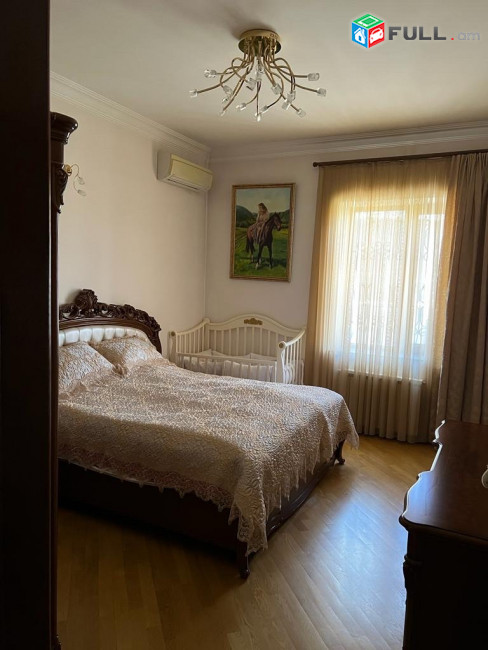LA08630 Վարձով 8 սենյակնաոց  3 հարկանի քարե տուն Նոյ Թաղամաս 
