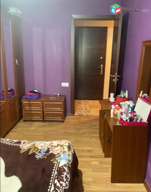 LA08668 Վարձով 3 սենյականոց բնակարան Եղիշե Թադևոսյան փողոց