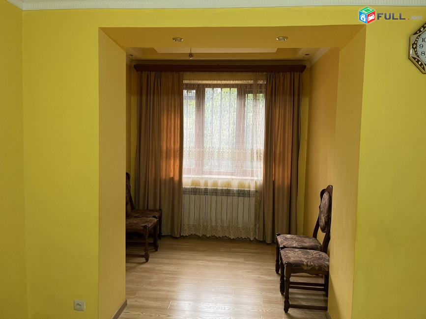LA08671 Վարձով 3 սենյականոց բնակարան Շինարարներ փողոցում 