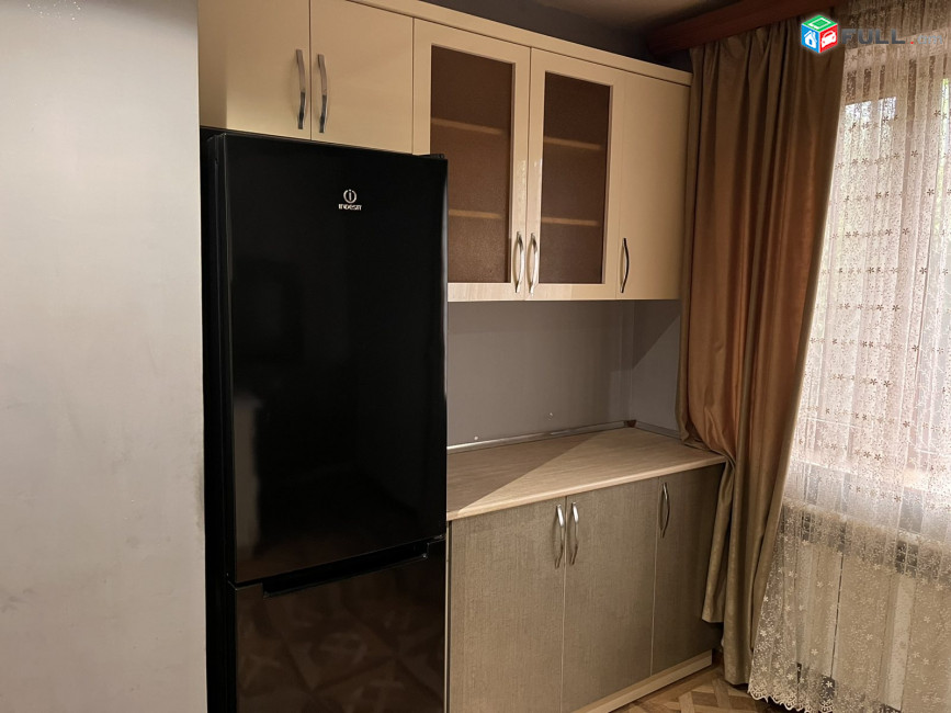 LA08671 Վարձով 3 սենյականոց բնակարան Շինարարներ փողոցում 