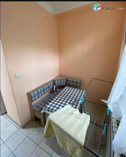 LA08695  Վարձով 3 սենյականոց բնակարան Արցախի փողոցում
