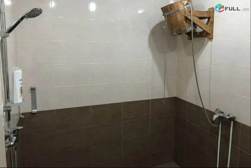 LA08701 Օրավարձով  2 հարկանի 8 սենյականոց  առանձնատուն Դավիթ Բեկի փողոցում Էրեբունիում,