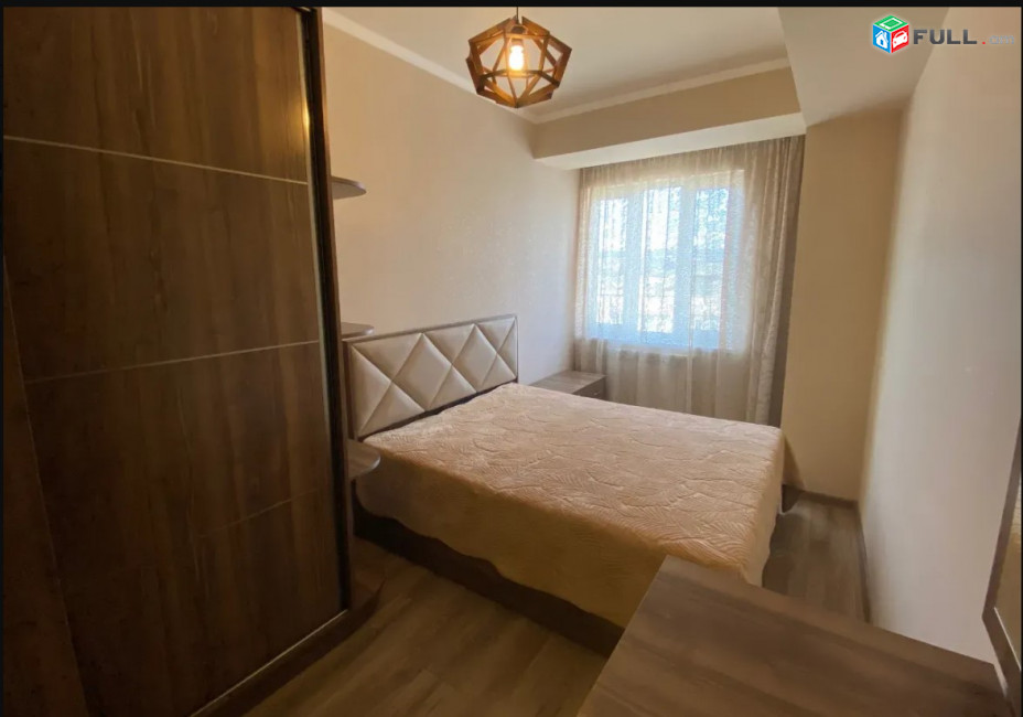 LA08727 Վարձով 3 սենյականոց բնակարան Չեխովի փողոցում