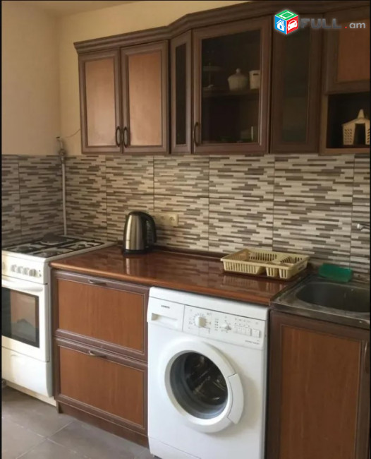 LA08723 Վարձով 2 սենյականոց բնակարան Նալբանդյան փողոցում