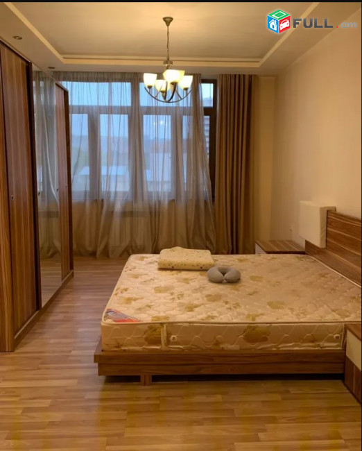 LA08747 Վարձով 3 սենյականոց բնակարան Ամիրյան փողոցում