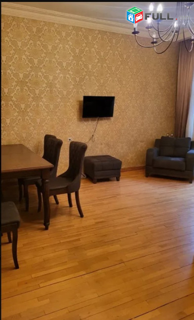 LA08775 Վարձով 3 սենյականոց բնակարան Ամիրյան փողոցում