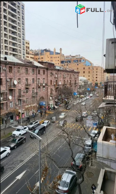 LA08775 Վարձով 3 սենյականոց բնակարան Ամիրյան փողոցում