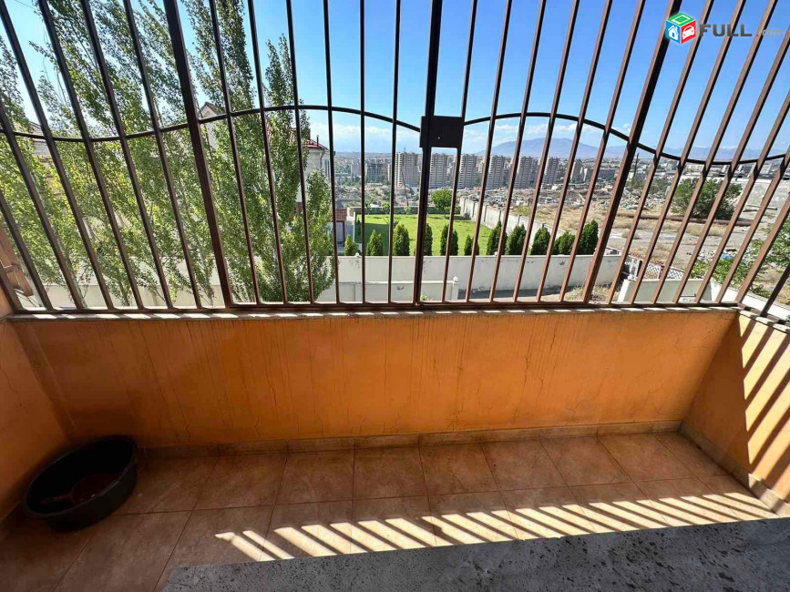 LA08829 Վարձով 3 սենյականոց բնակարան Մալխասյանց փողոցում 