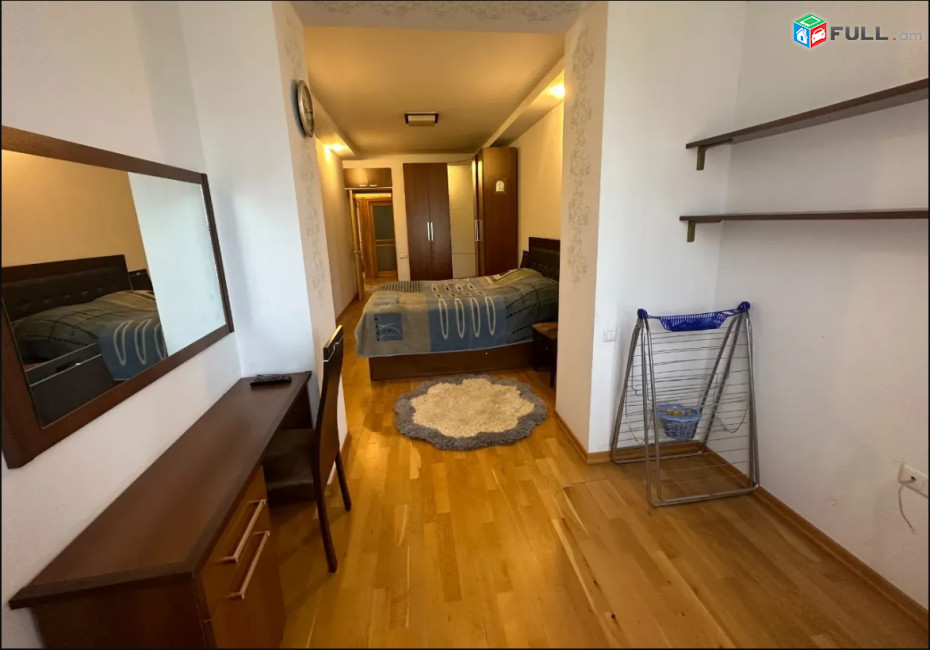 LA08832 Վարձով 3 սենյականոց բնակարան Արամ Խաչատրյան , Սլավոնական համալսարանի մոտ