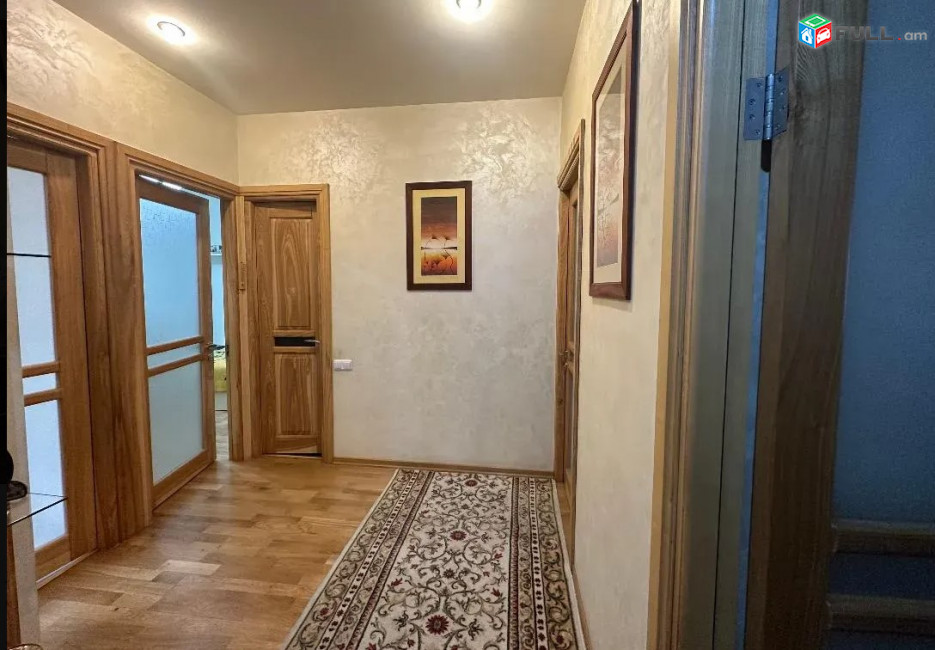 LA08832 Վարձով 3 սենյականոց բնակարան Արամ Խաչատրյան , Սլավոնական համալսարանի մոտ