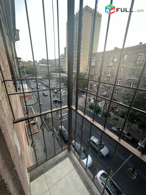 LA08882 Վարձով 4 սենյականոց բնակարան Սարյան փողոցում 