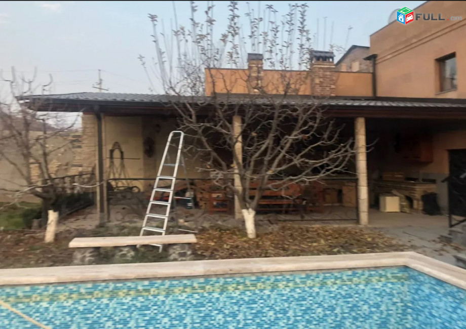 LA08907 Վարձով 6 սենյականոց 3 հարկանի քարե տուն Պարույր Սևակ թաղամաս 2-րդ փողոցում Ավանում