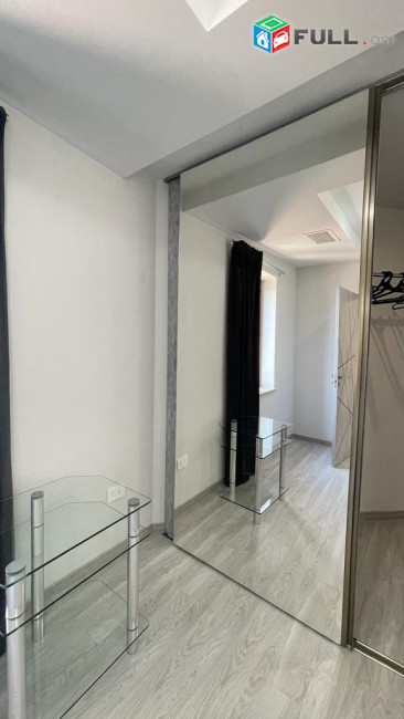 LA08909 Վարձով 3 սենյականոց բնակարան Աբովյան փողոց , Կինո Մոսկվայի մոտ նորակառույց շենք