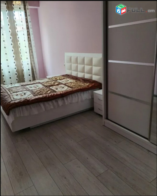 LA08945 Վարձով 3  սենյականոց բնակարան Շինարարների փողոց , նորակառույց շենքում