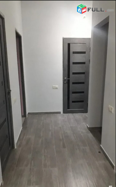 LA08945 Վարձով 3  սենյականոց բնակարան Շինարարների փողոց , նորակառույց շենքում