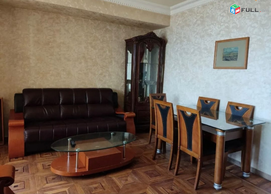 LA08955 Վարձով 3 սենյականոց բնակարան Աղայան փողոցում 