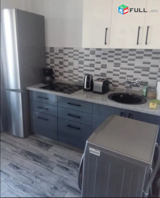 LA08983 Վարձով 2 սենյականոց բնակարան Հանրապետության փողոցում