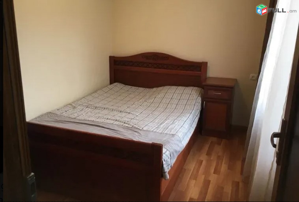 LA08984 Վարձով 2 սենյականոց բնակարան Աբովյան փողոց , Անի հյուրանոցի բակում