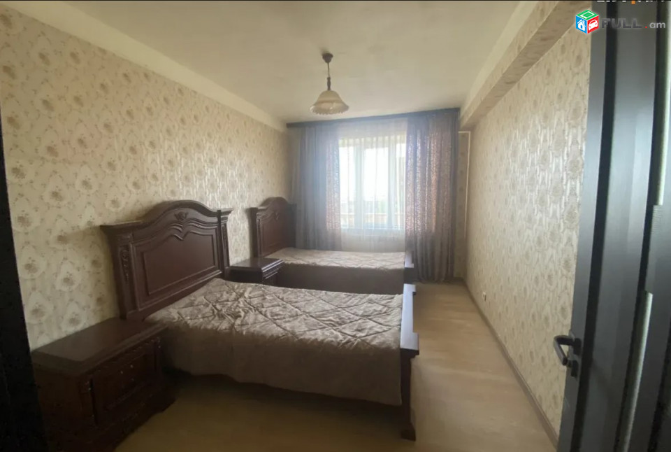 LA09032 Վարձով 3 սենյականոց բնակարան Պարոնյան փողոց , Մաշտոց 