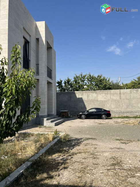 LA09038 Վարձով 6 սենյականոց  2 հարկանի առանձնատուն Քանաքեռ 17 փողոց 