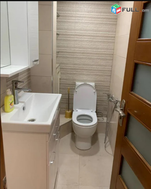 LA09091 Վարձով 3 սենյականոց բնակարան Մոսկովյան փողոցում,
