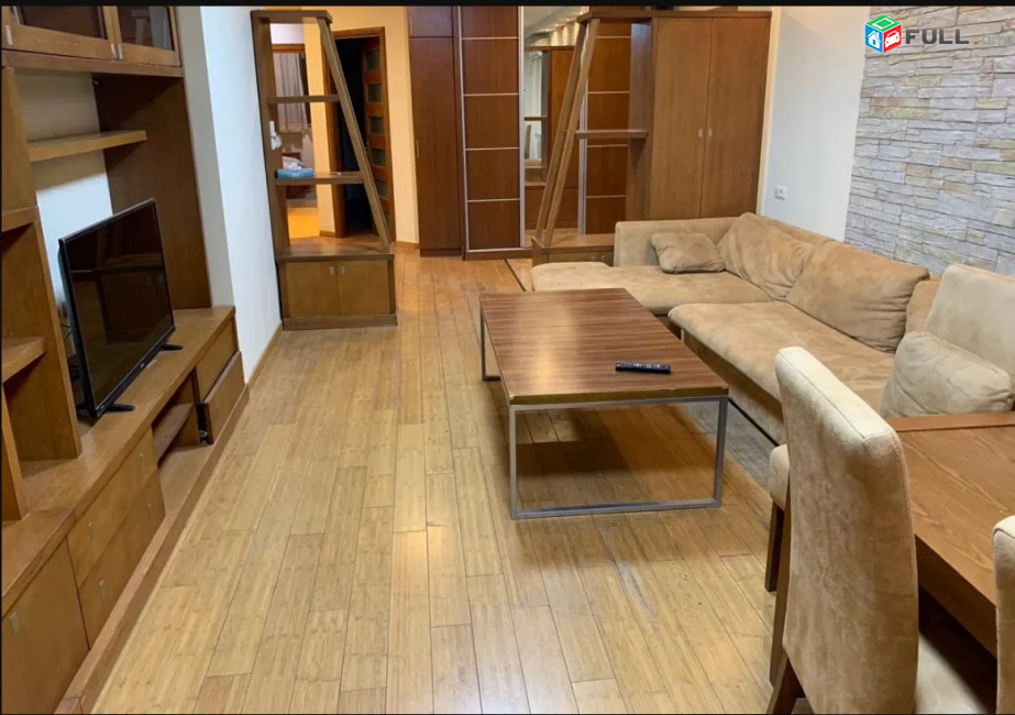 LA09091 Վարձով 3 սենյականոց բնակարան Մոսկովյան փողոցում,