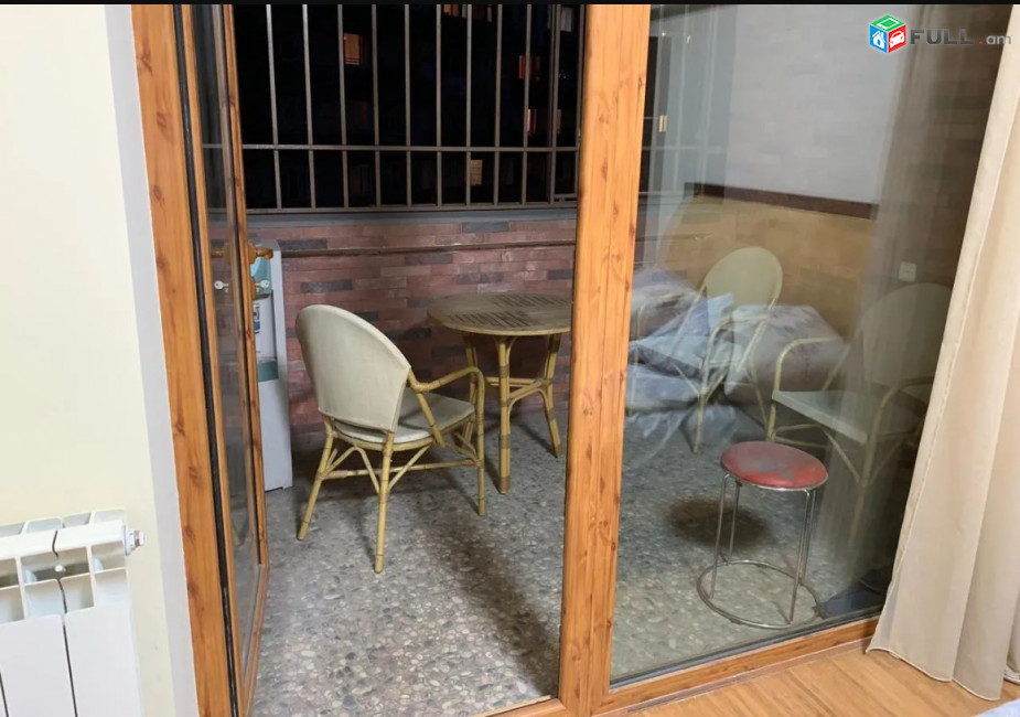 LA09091 Վարձով 3 սենյականոց բնակարան Մոսկովյան փողոցում,