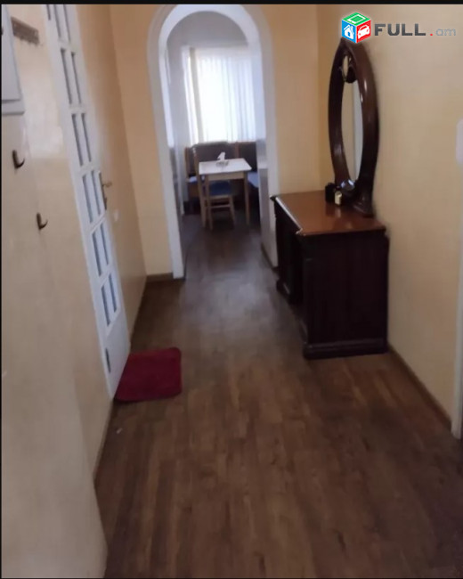 LA09099 Վարձով 3 սենյականոց բնակարան Զաքյան փողոցում 