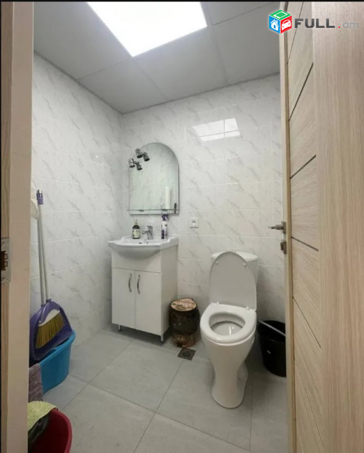 LA09076 Վարձով 51 քմ . Բազմաֆունկցիոնալ գույք Մեսրոպ Մաշտոցի պողոտայում կենտրոնում