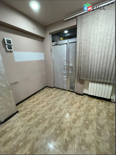 LA09160 Վարձով 50 քմ տարածք Աղայան փողոցում , Աղայան - Տերյան խաչմերուկ