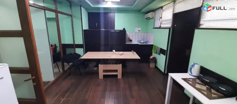 LA09174 Վարձով 174 քմ . Գրասենյակային տարածք  Հանրապետության փողոց, կենտրոնում