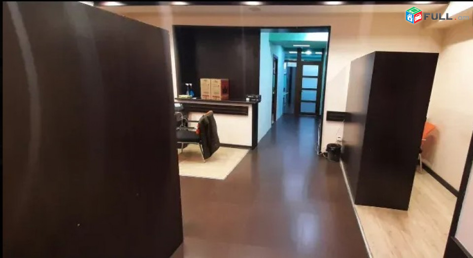 LA09174 Վարձով 174 քմ . Գրասենյակային տարածք  Հանրապետության փողոց, կենտրոնում