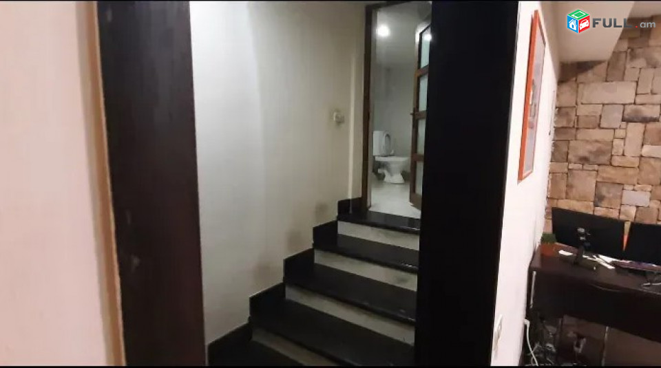 LA09174 Վարձով 174 քմ . Գրասենյակային տարածք  Հանրապետության փողոց, կենտրոնում