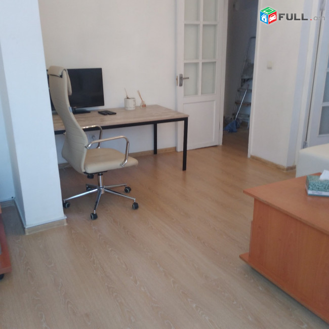 LA09202 Վարձով 2 սենյականոց բնակարան Գրիբոյեդովի փողոցում 