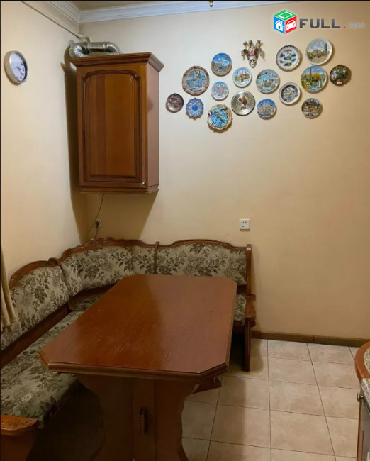 LA09266 Վարձով 4 սենյականոց բնակարան Սարյանի փողոցում