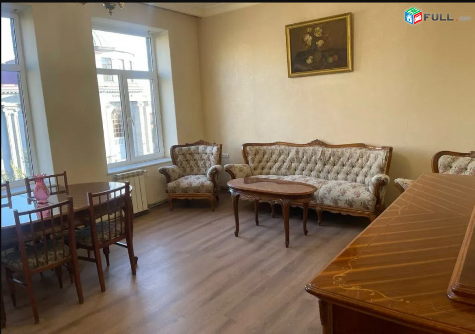 LA09280 Վարձով 3  սենյականոց բնակարան Աբովյան փողոցում